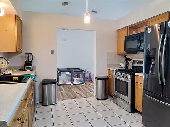 2nd image of 304 SHADOW OAK DRIVE