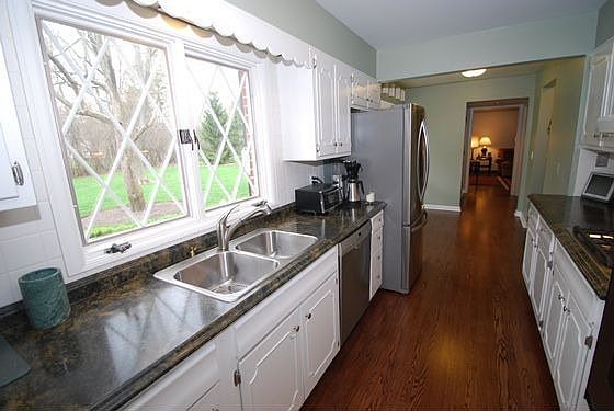 5th image of 1847 Bowling Green Dr