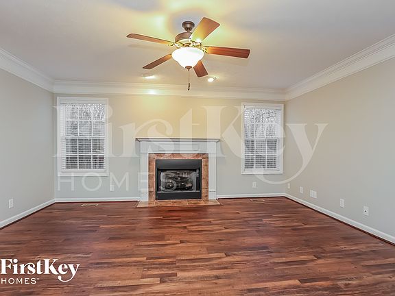 3rd image of 428 Winding Bluff Way