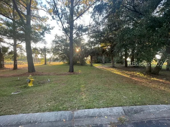 39 Shear Water Dr, Hilton Head Island, SC 29926