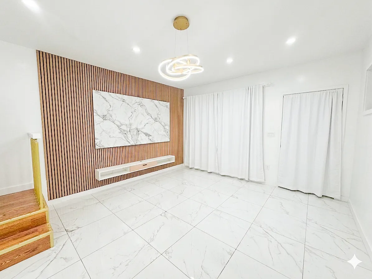 Building Photo - 1637 E 53rd St #1