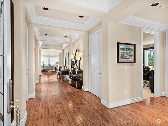 5th image of 7305 Soundview Drive #701
