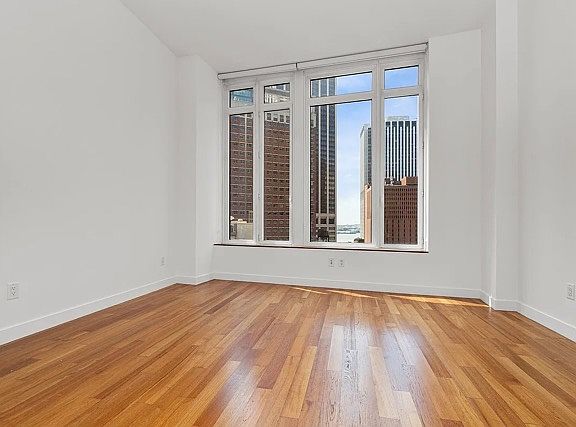 3rd image of 15 William St APT 14B