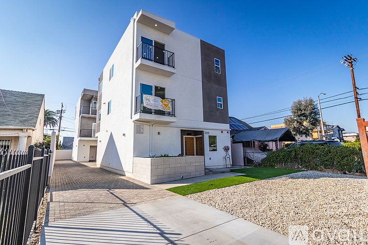 1st image of 337 N Harvard Blvd #1