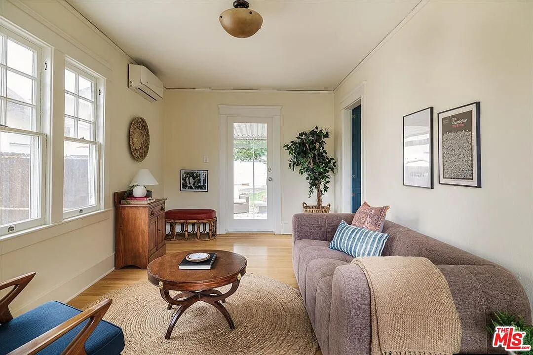 2 bed, 1.0 bath, 608 sqft, $4,300 — Photo 3