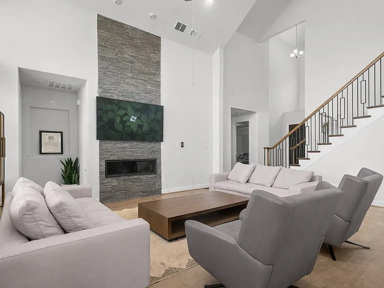 4428 Mill Pond Dr — Photo 5