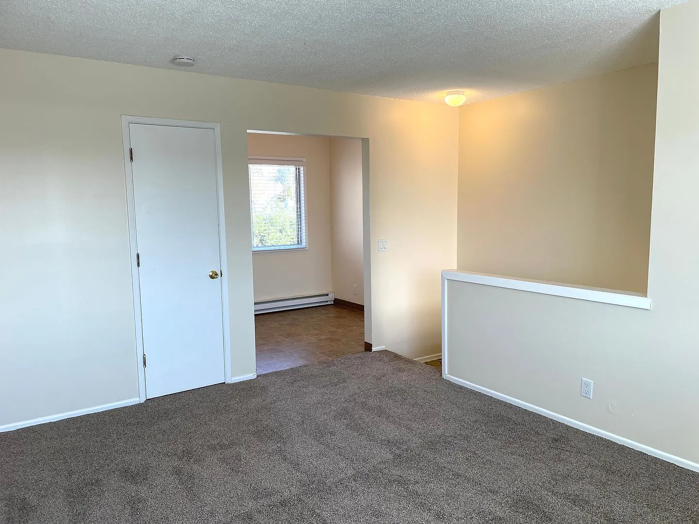 C2402 - Maple Court Apartments — Photo 2