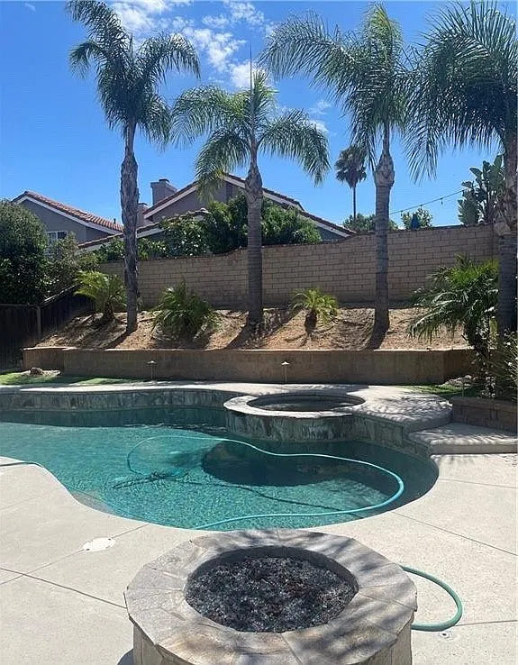 3 bed, 2.5 bath, 1613 sqft, $3,850 — Photo 4