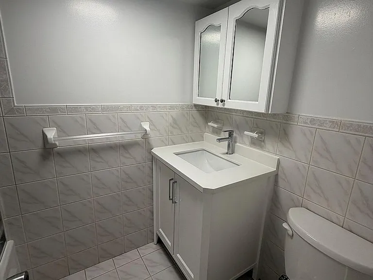 43 Commons Dr #LOWER — Photo 9