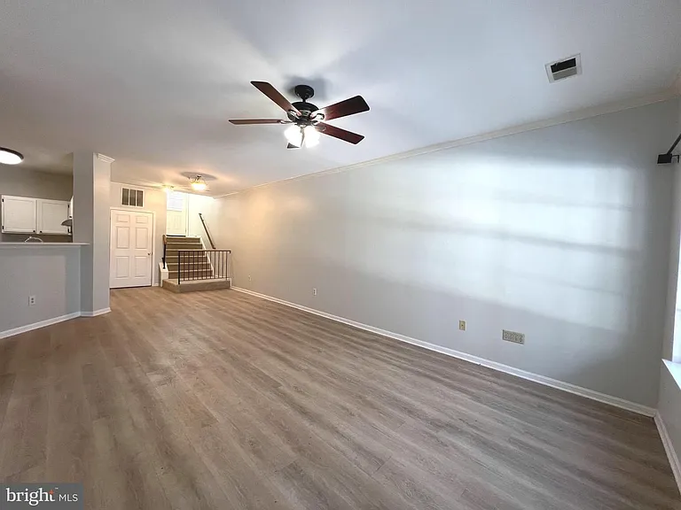 1439 Nestlewood Ct — Photo 7