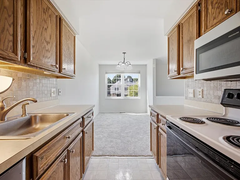 15820 Newport Dr — Photo 14