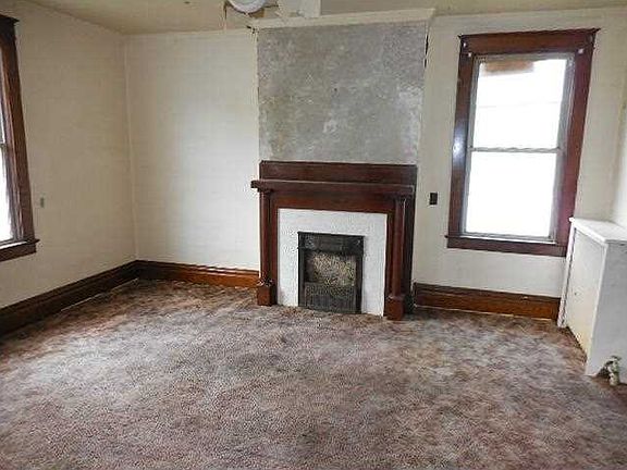 2nd image of 215 N 2nd St