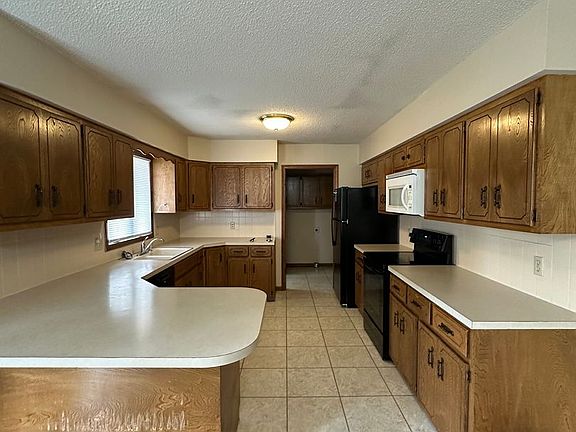 2nd image of 523 W Jewell St #527
