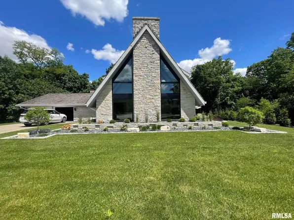 10 Blueberry Ct, Morton, IL 61550