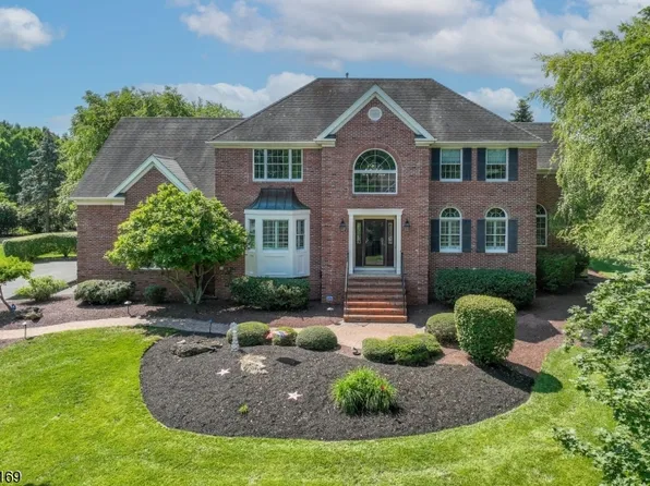 27 Horseshoe Dr, Hillsborough Twp., NJ 08844