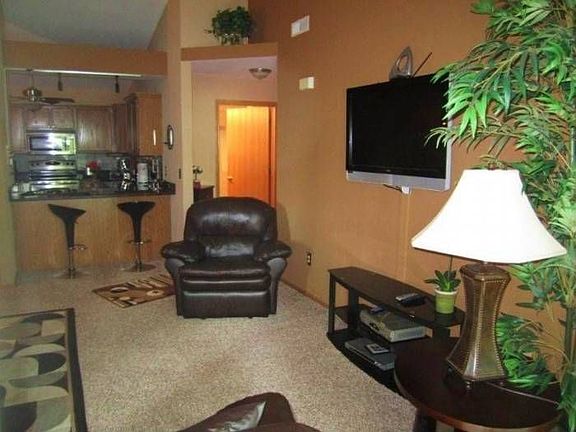 3rd image of 135 W Oak Leaf Dr Unit 10