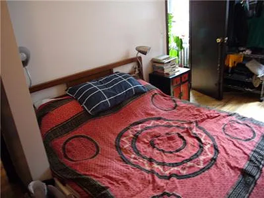 Rented by RC Realty Group of New York Inc | media 33
