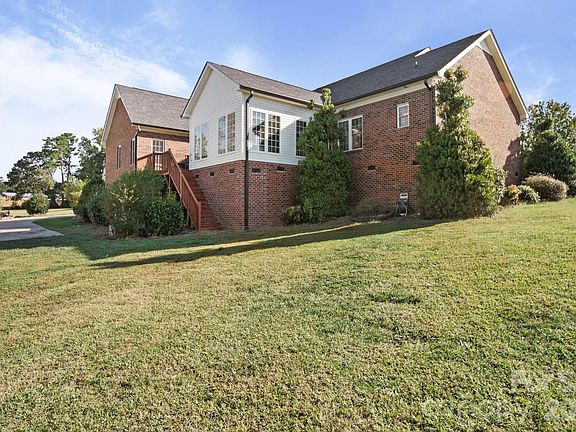 4th image of 5106 Pond Bluff Dr