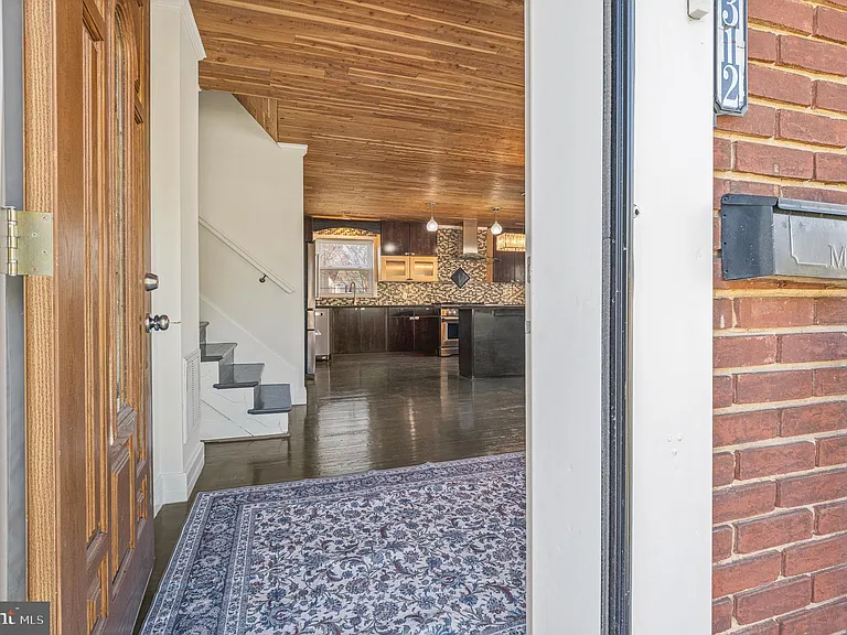 312 N Hammonds Ferry Rd — Photo 10