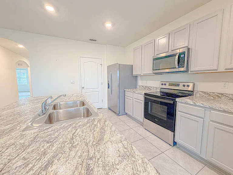309 Sofia Ln — Photo 4