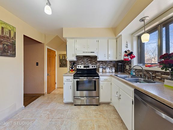 5th image of 1S237 Ingersoll Ln