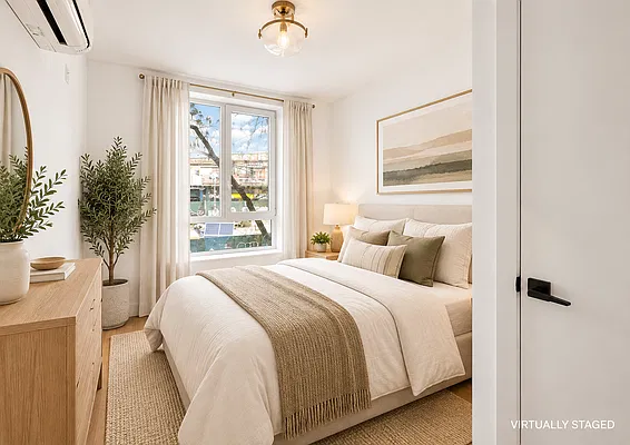 Bedroom, photo 1