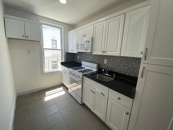 3rd image of 265 Etna St