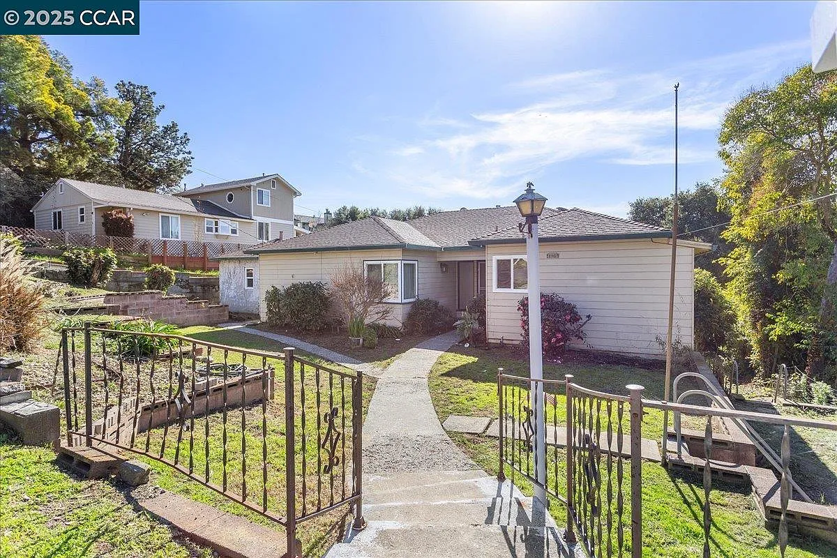 4639 James Ave photo 1