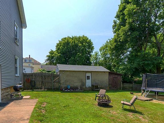 3rd image of 162-164 Cedar St