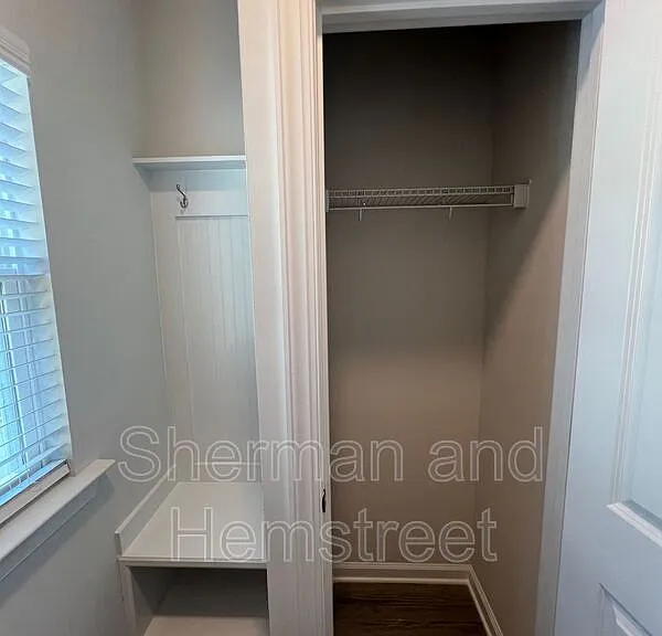 5055 Mimosa Dr #5055 MIMOSA DR — Photo 2