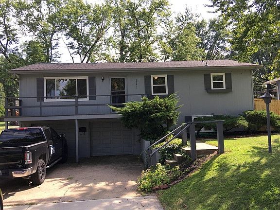 2nd image of 10811 W 91st St