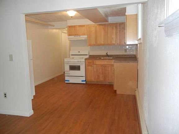 4th image of 43 Courter Ave