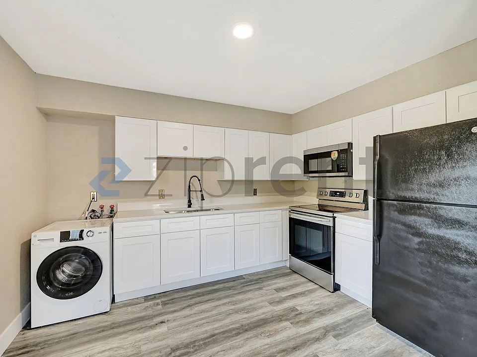 136 Myrtle Ave #A