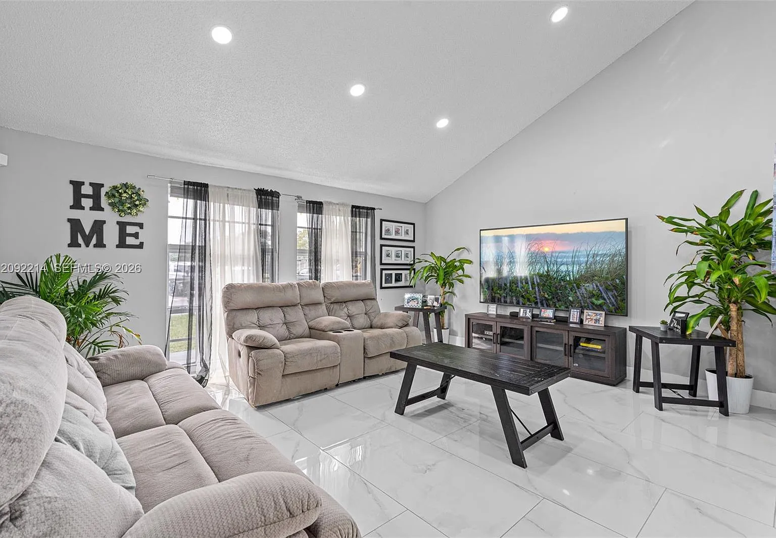4 bed, 2.5 bath, 2022 sqft, $4,500 — Photo 3