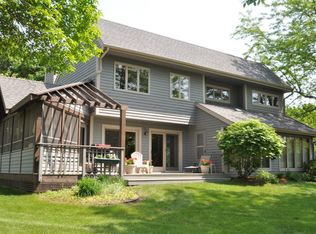 820 Old Tower Rd, Oconomowoc, WI 53066