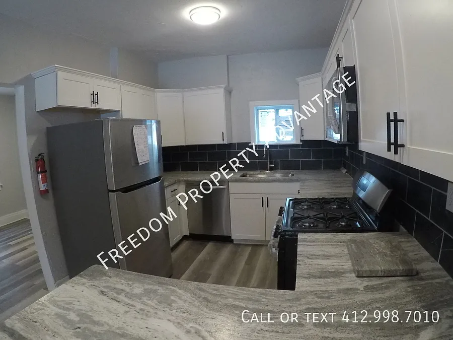 429 Elk St — Photo 2