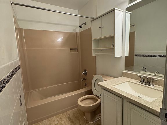 4th image of 124 Bluebird Dr #1D-2014