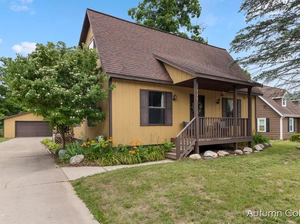 115 Center St, Saranac, MI 48881
