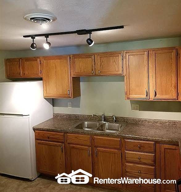 1st image of 834 Elm St W #2