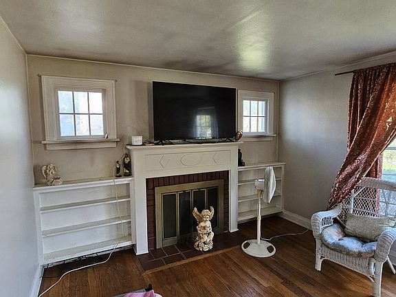 3rd image of 908 Flossmoor Ave