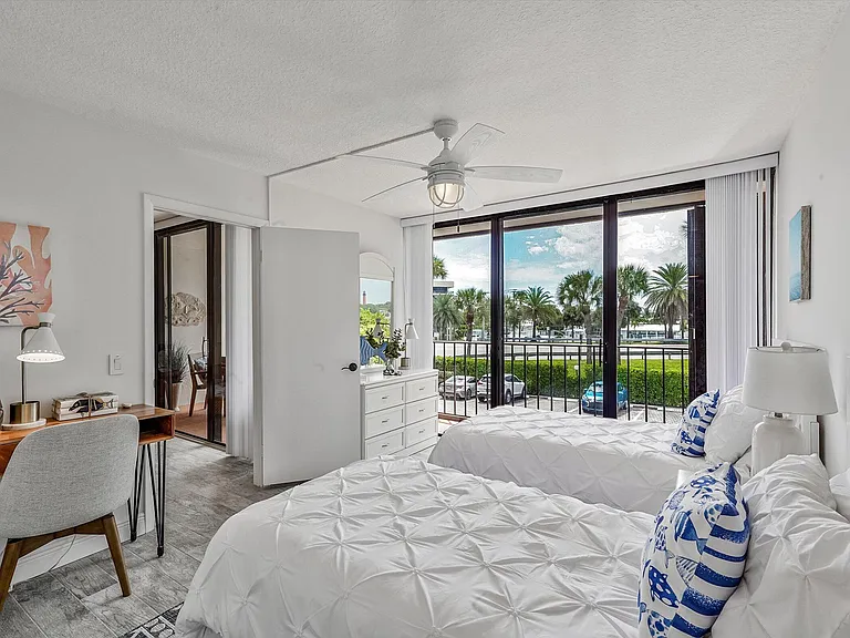 225 Beach Rd #205 — Photo 15