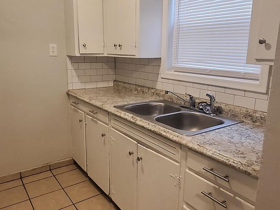 4th image of 1413 N Main St #1417