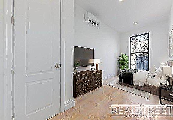 3rd image of 849A Greene Ave #B
