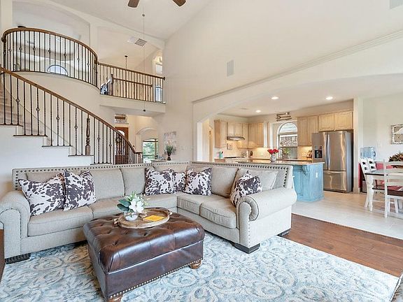 3rd image of 4308 Woodcrest Pl