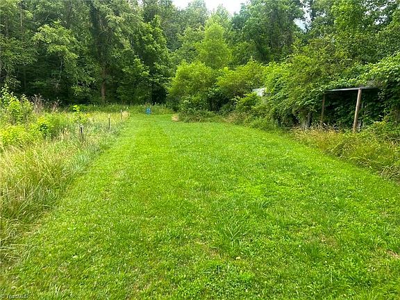 5th image of 1085 Oak Forest Rd