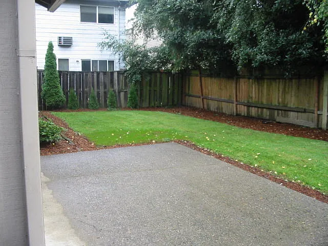 1616 SE Lambert St — Photo 3