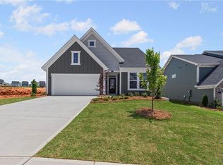 689 Crystal Lake Pkwy, Hoschton, GA 30548