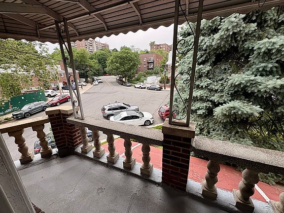 4th image of 3200 Oxford Ave #2