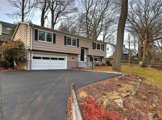 1478 Jennings Rd, Fairfield, CT 06824