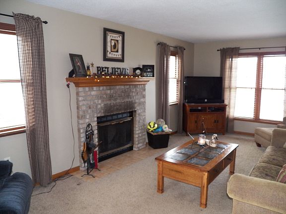 Living Rm With Gas Fireplace